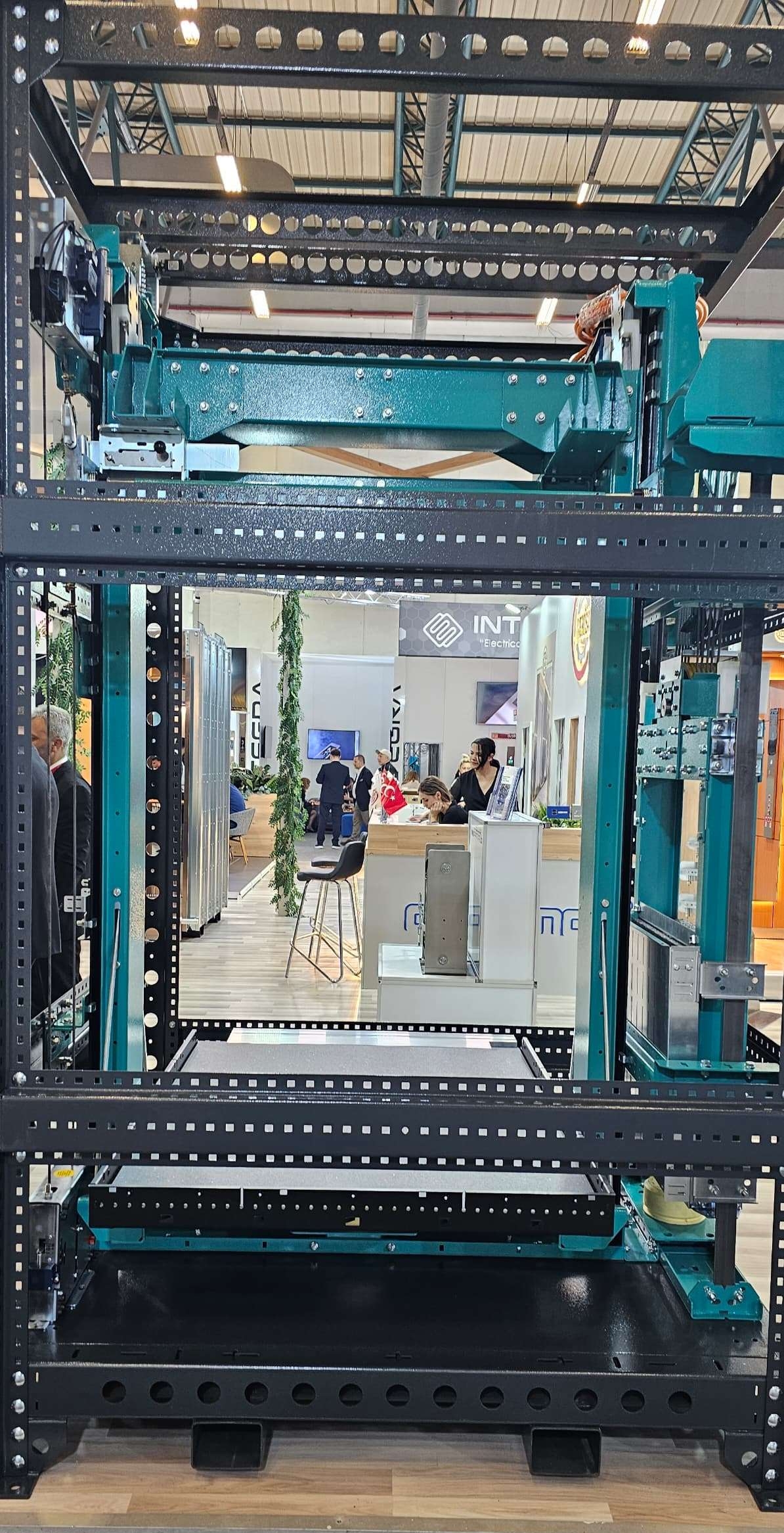 رعایت اصول ایمنی و استاندارد